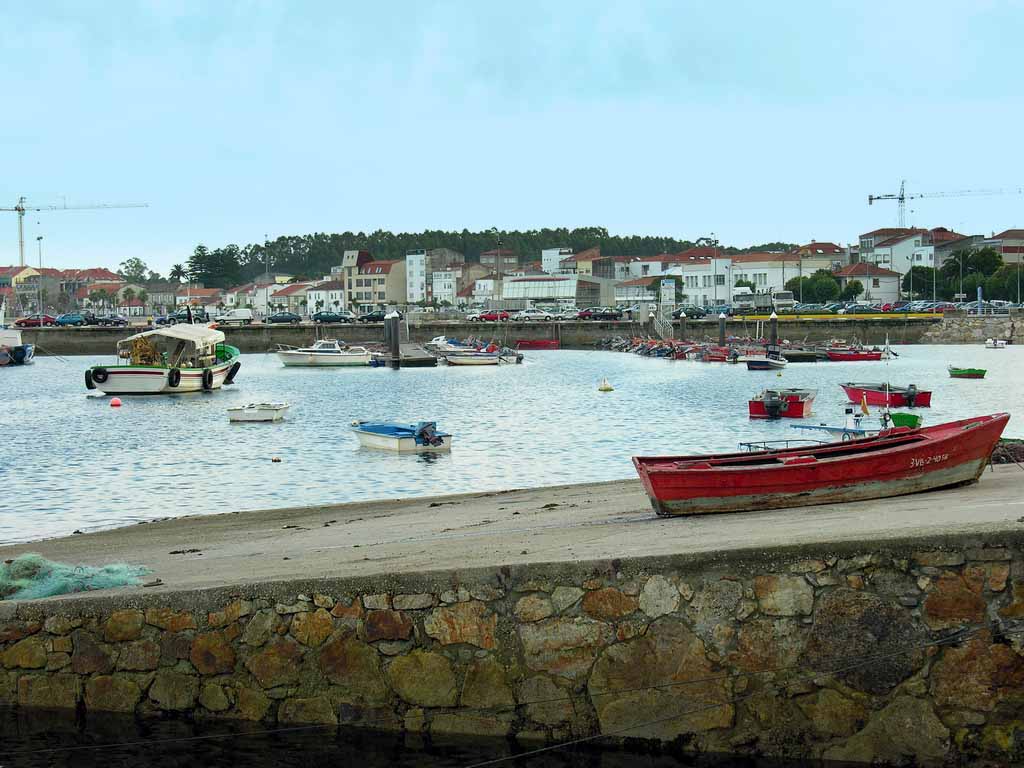 View of A Pobra do Caramiñal with the Serra do Barbanza behind, Ría de Arousa