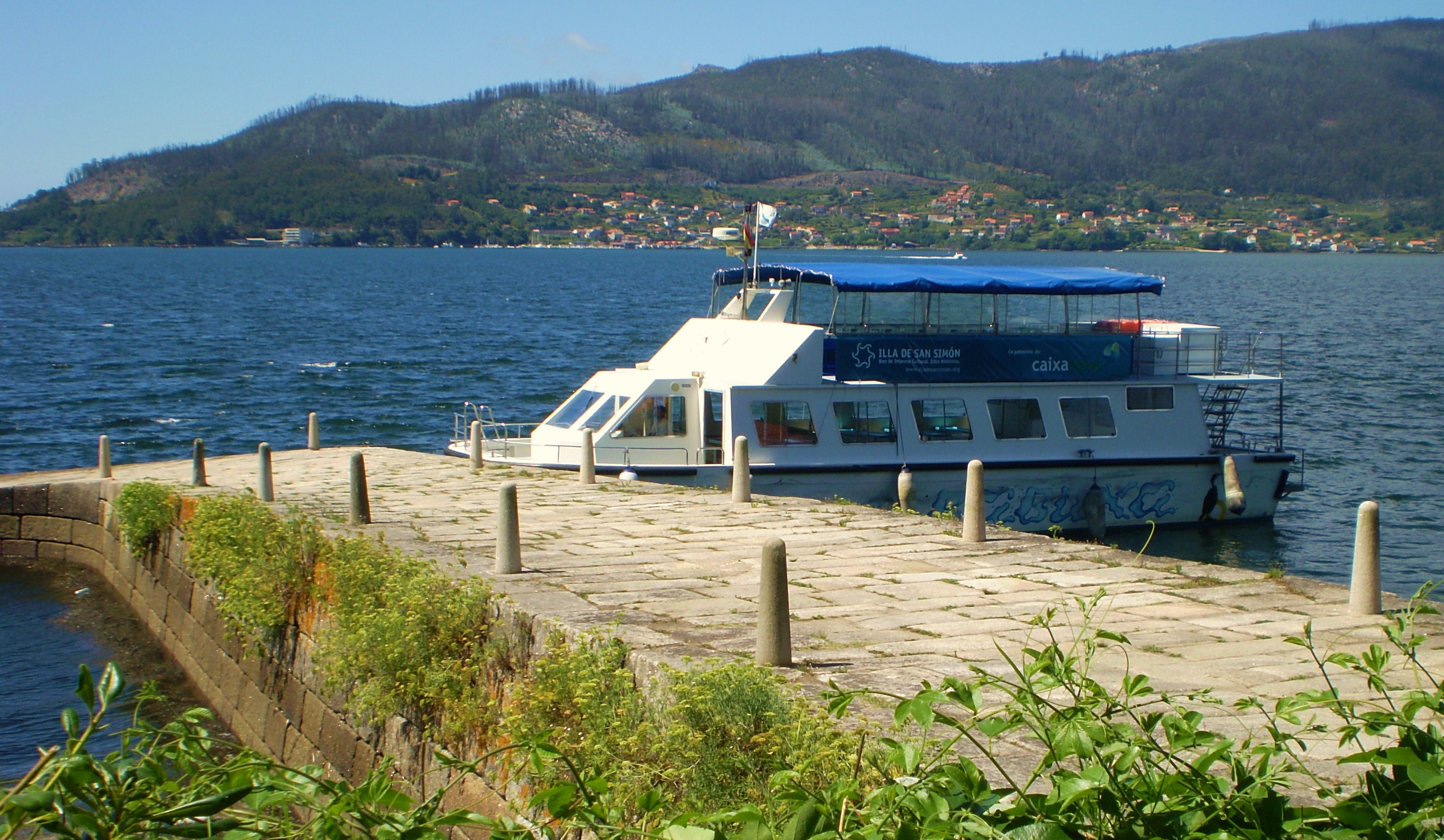 Catamarán turístico de pasaje en Galicia