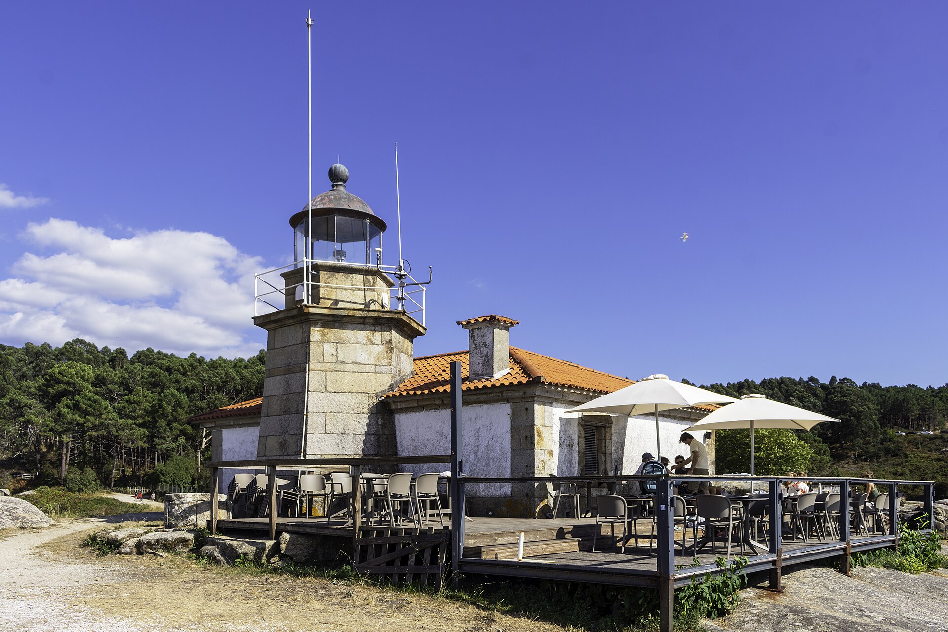 Le phare de Punta Cabalo sur l'Illa de Arousa au crépuscule