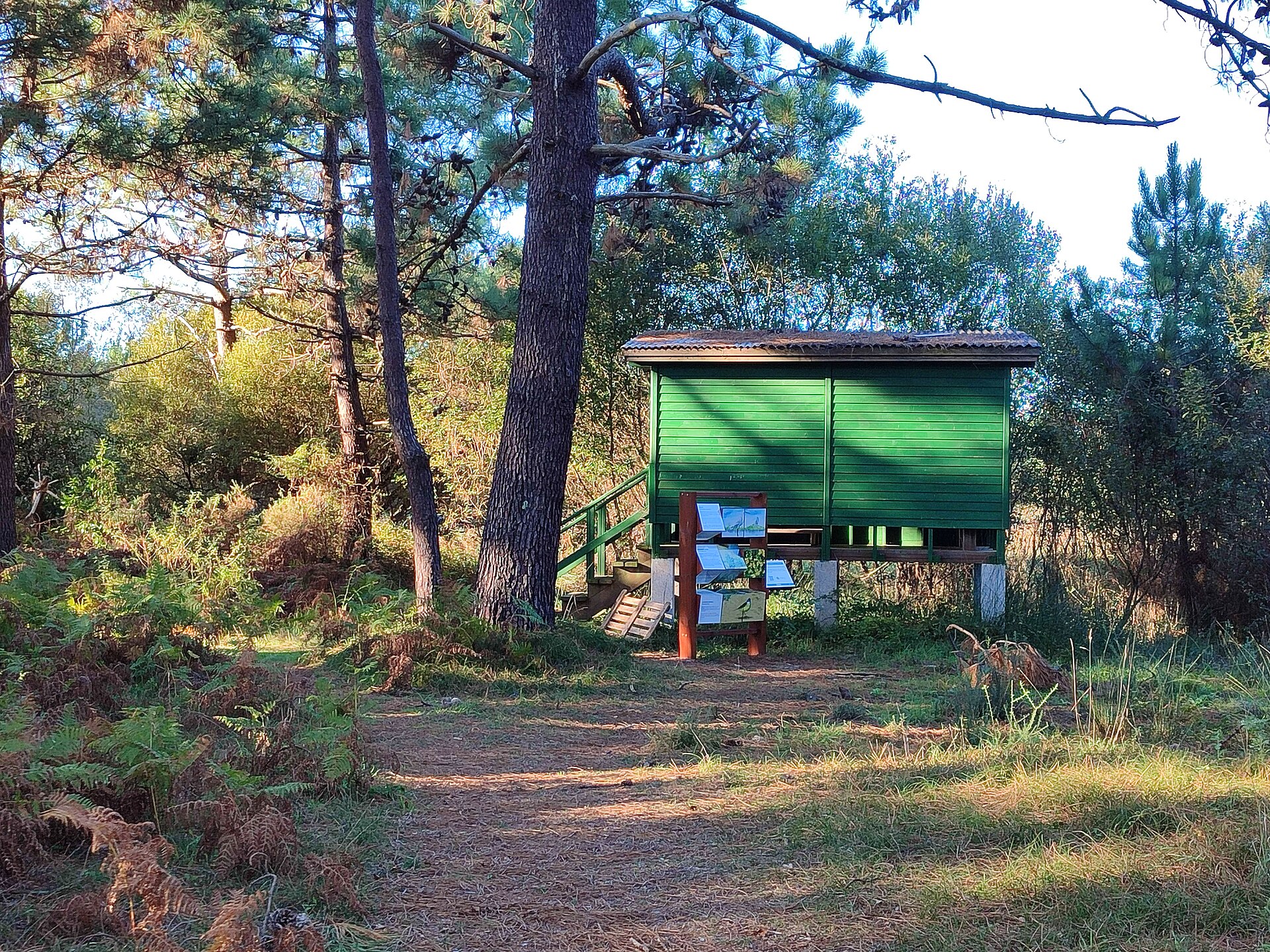 Bird observatory next to the Lagoa do Carreirón, Illa de Arousa