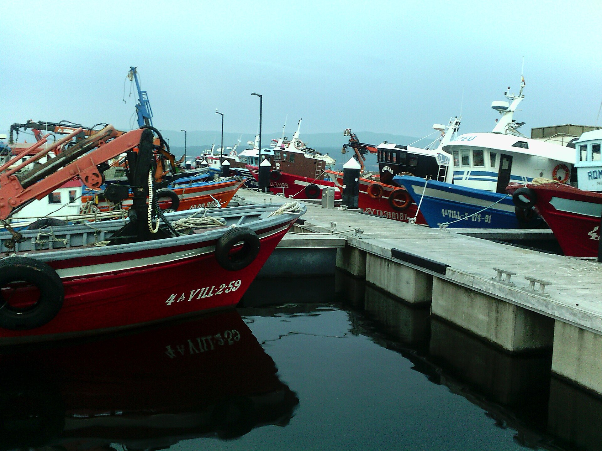 Bateaux amarrés dans le port de Rianxo, sur la rive nord de la Ría de Arousa