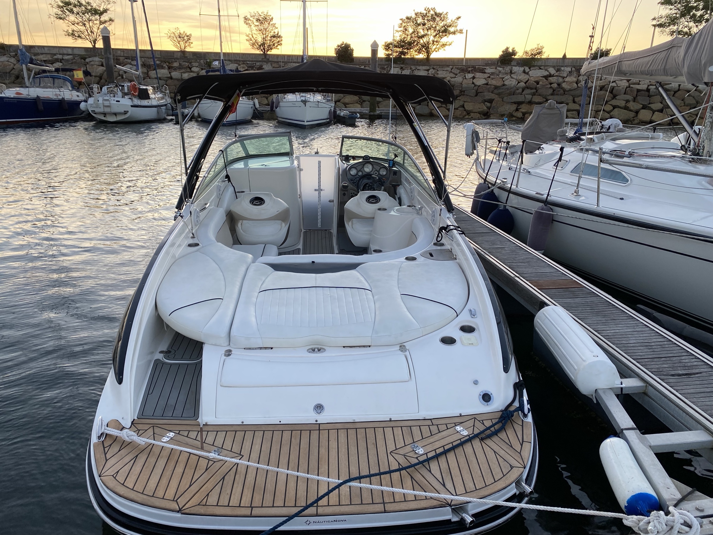 Vista del barco amarrado en el puerto deportivo de Vilanova de Arousa antes de zarpar